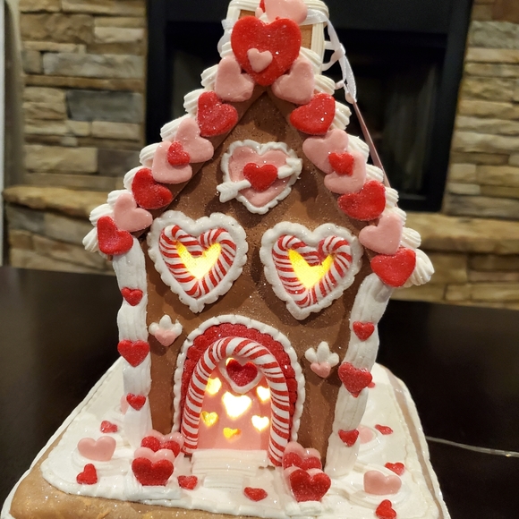 Valentine Gingerbread House-NWT - Picture 5 of 7
